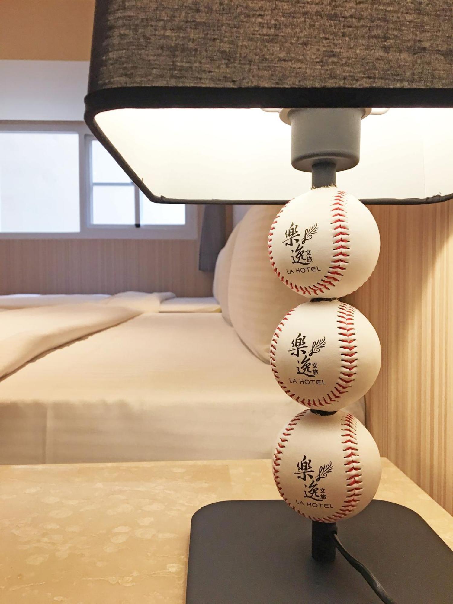 La Hotel-Baseball Theme Hall Kaohsiung Exteriör bild